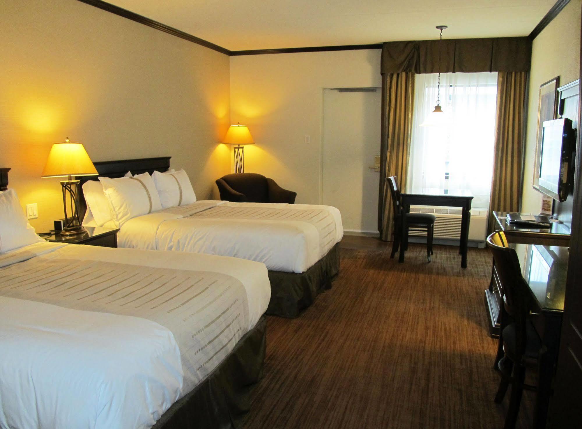 Hotel Le Montagnais Chicoutimi Exteriör bild