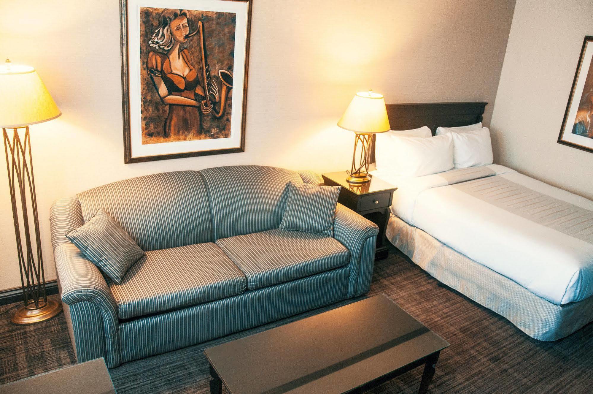 Hotel Le Montagnais Chicoutimi Exteriör bild