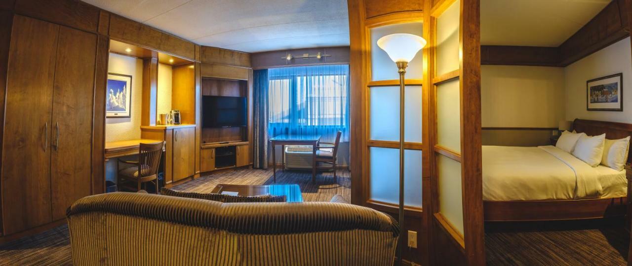 Hotel Le Montagnais Chicoutimi Exteriör bild
