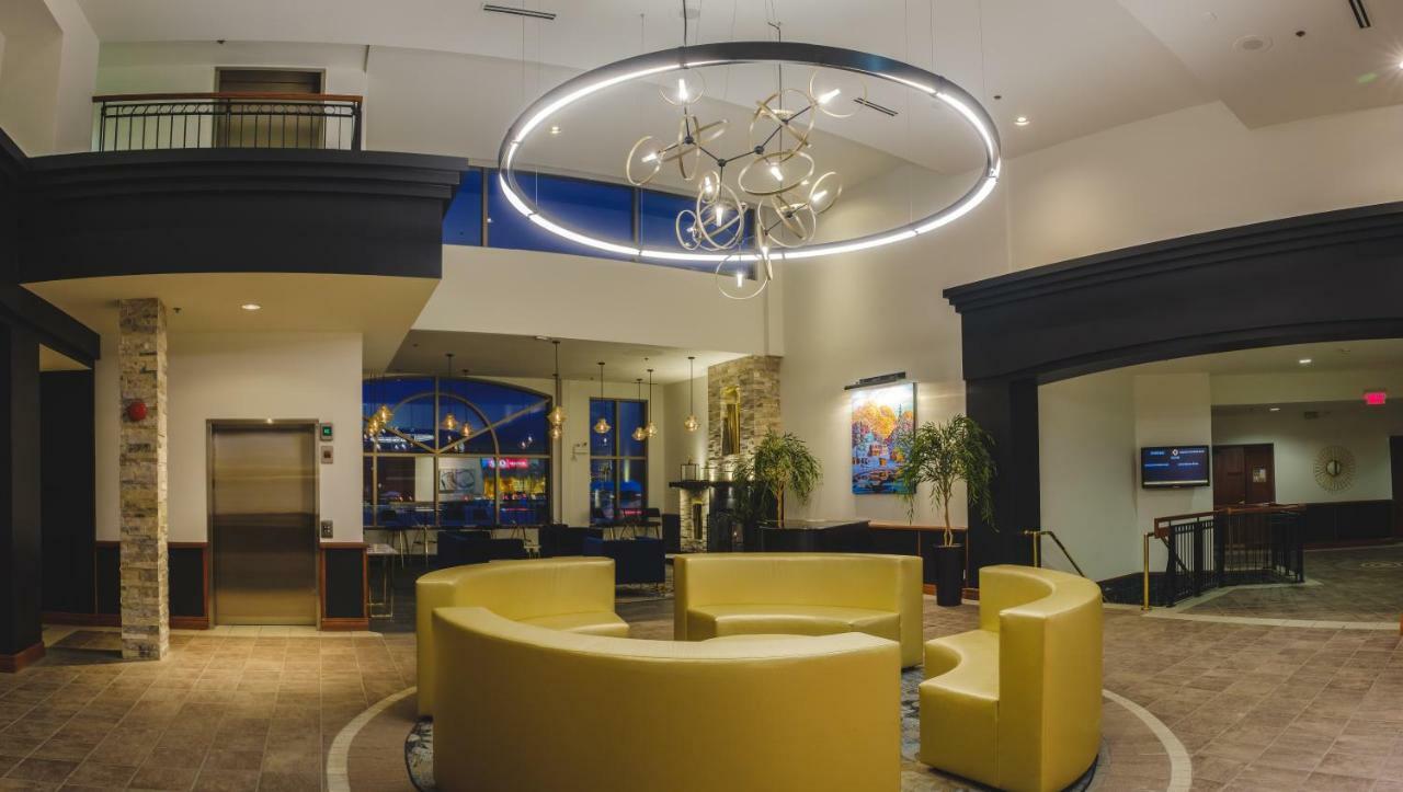 Hotel Le Montagnais Chicoutimi Exteriör bild
